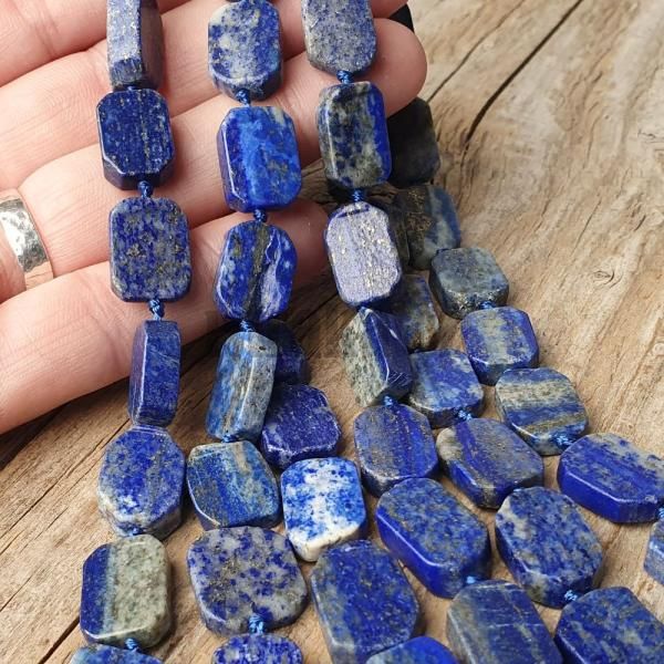 koralky-lapis-lazuli-kvadre-obdlzniky-hranate-ploche-modre-nepravidelne-leskle-hladke-