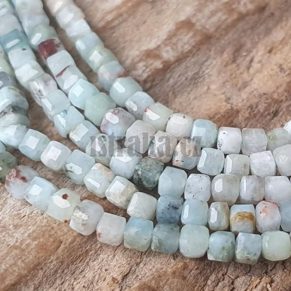 koralky-z-prirodneho-mineralu-larimar-2,5mm-kocky-brusene-tyrkysove-hnede-leskle-hranate-m