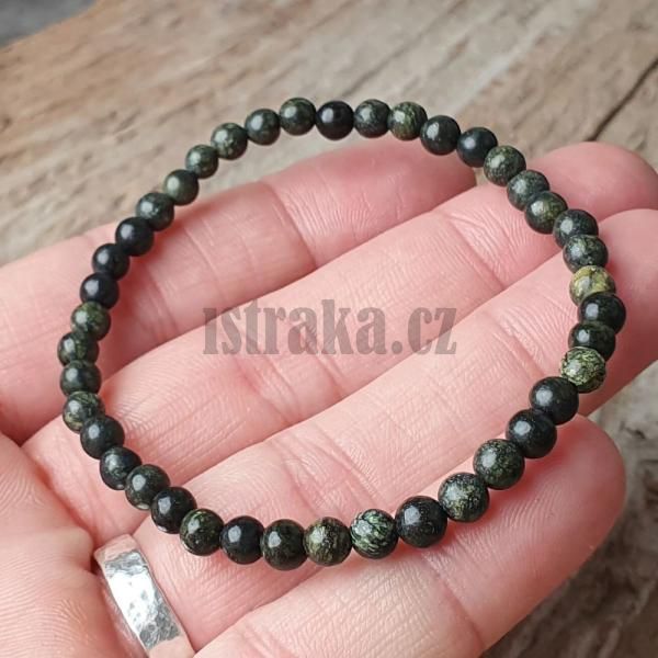 naramok-z-prirodneho-mineralu-serpentinit-4mm-leskly-tmavozeleny-elasticky-na-gumicke-