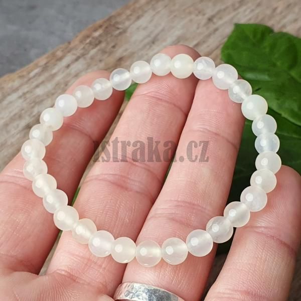 naramok-z-prirodneho-mineralu-jadeit-new-jade-6mm-elasticky-leskly-na-gumicke-svetlozelen